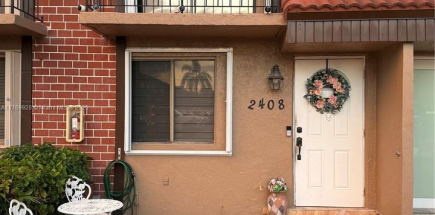 Townhouse in Miami, Florida 2 bedrooms, 76.92 sq.m. № 1696115