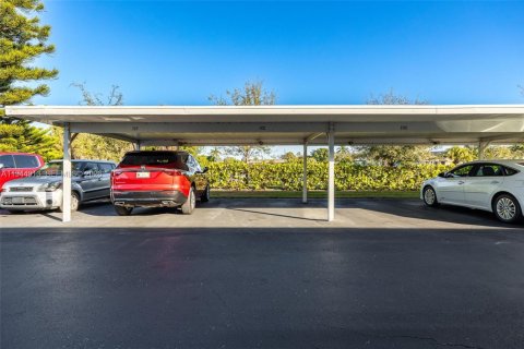 Condo in Naples, Florida, 2 bedrooms  № 2001430 - photo 3