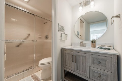 Condo in Naples, Florida, 2 bedrooms  № 2001430 - photo 20