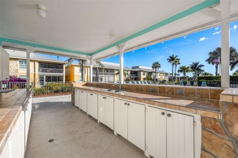 Condo in Naples, Florida, 2 bedrooms  № 2001430 - photo 29