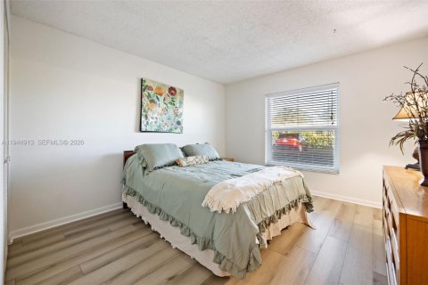 Condo in Naples, Florida, 2 bedrooms  № 2001430 - photo 21