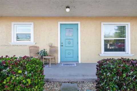 Condo in Naples, Florida, 2 bedrooms  № 2001430 - photo 4