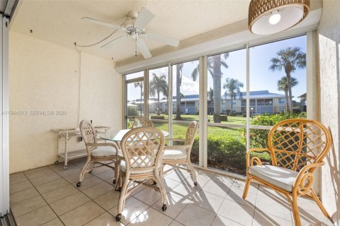 Condo in Naples, Florida, 2 bedrooms  № 2001430 - photo 23