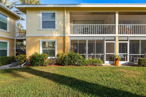 Condo in Naples, Florida, 2 bedrooms  № 2001430 - photo 24
