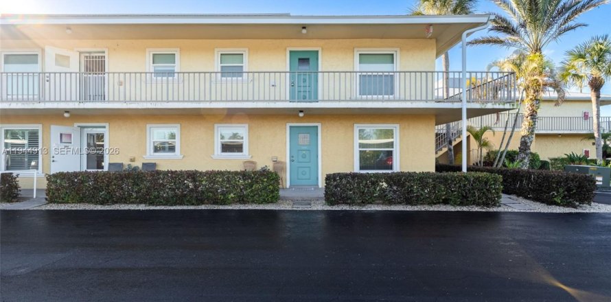 Condo in Naples, Florida, 2 bedrooms  № 2001430