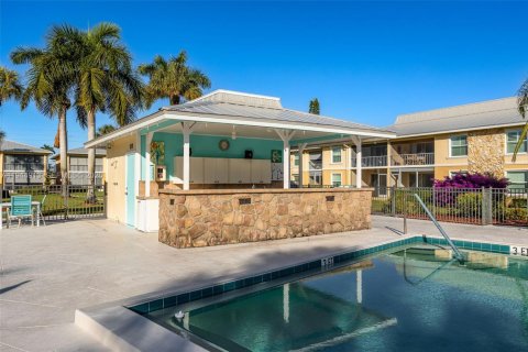 Condo in Naples, Florida, 2 bedrooms  № 2001430 - photo 28