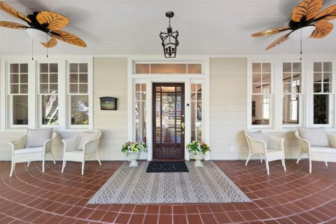 Casa en venta en Tampa, Florida, 4 dormitorios, 395.21 m2 № 2221723 - foto 4