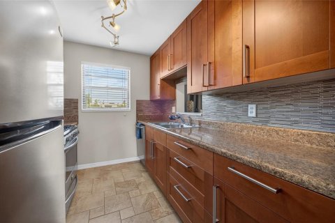 Copropriété à vendre à Saint Petersburg, Floride: 2 chambres, 102.19 m2 № 2115132 - photo 7