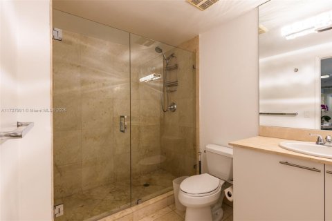 Condo in Sunny Isles Beach, Florida, 2 bedrooms  № 1926383 - photo 21