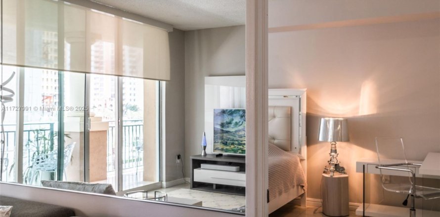 Condo in Sunny Isles Beach, Florida, 2 bedrooms  № 1926383