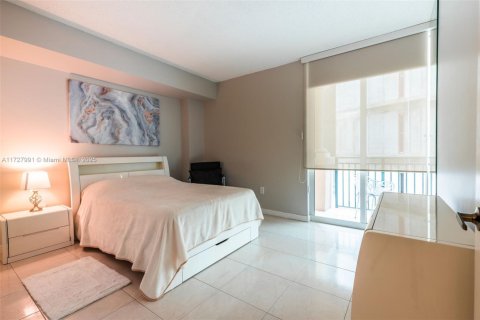 Condo in Sunny Isles Beach, Florida, 2 bedrooms  № 1926383 - photo 24