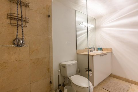 Condo in Sunny Isles Beach, Florida, 2 bedrooms  № 1926383 - photo 22