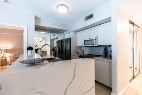 Condo in Sunny Isles Beach, Florida, 2 bedrooms  № 1926383 - photo 12