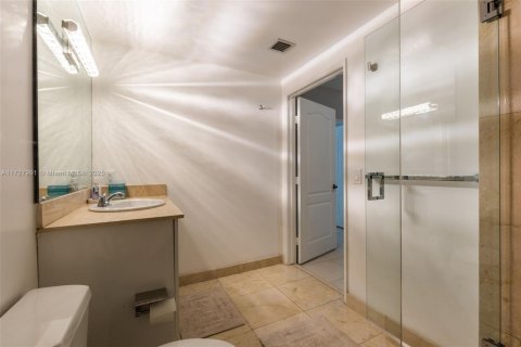 Condo in Sunny Isles Beach, Florida, 2 bedrooms  № 1926383 - photo 23