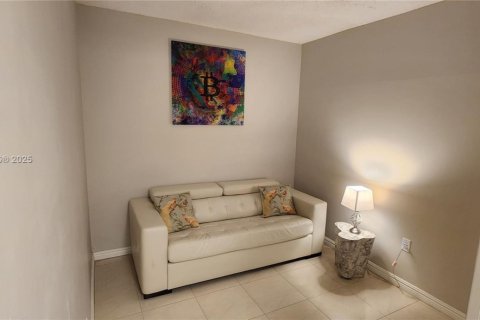Condo in Sunny Isles Beach, Florida, 2 bedrooms  № 1926383 - photo 19