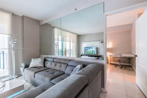Condo in Sunny Isles Beach, Florida, 2 bedrooms  № 1926383 - photo 9