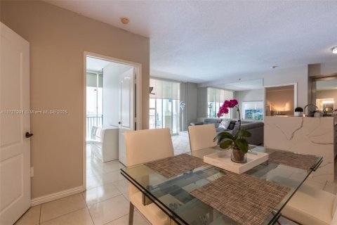 Condo in Sunny Isles Beach, Florida, 2 bedrooms  № 1926383 - photo 17