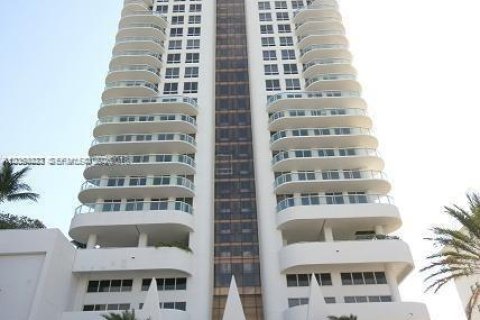 Condo in Miami Beach, Florida, 1 bedroom № 2180090 - photo 9