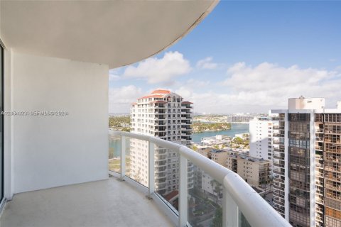 Condo in Miami Beach, Florida, 1 bedroom № 2180090 - photo 10