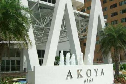 Condo in Miami Beach, Florida, 1 bedroom № 2180090 - photo 11