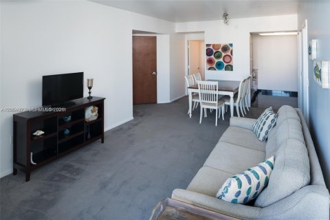 Condo in Miami Beach, Florida, 1 bedroom № 2180090 - photo 3