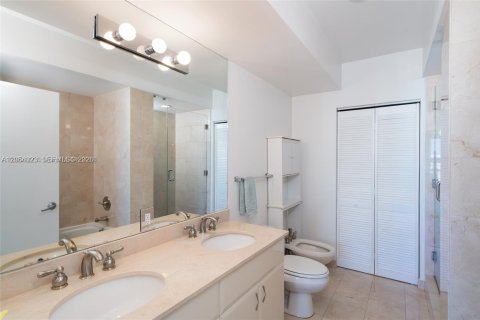 Condo in Miami Beach, Florida, 1 bedroom № 2180090 - photo 4