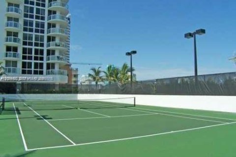 Condo in Miami Beach, Florida, 1 bedroom № 2180090 - photo 8