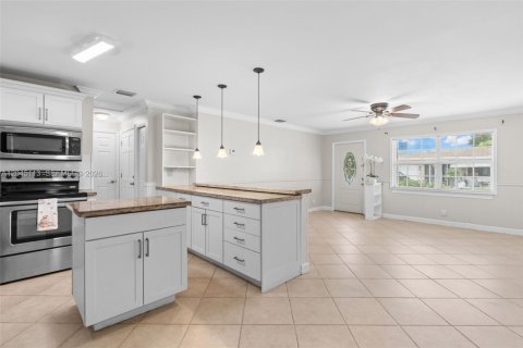 House in Margate, Florida 2 bedrooms, 98.57 sq.m. № 2248611 - photo 27