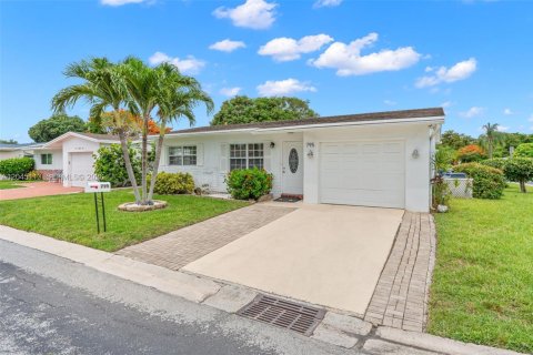 House in Margate, Florida 2 bedrooms, 98.57 sq.m. № 2248611 - photo 28