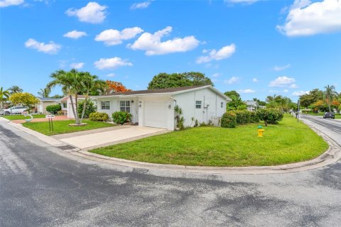 House in Margate, Florida 2 bedrooms, 98.57 sq.m. № 2248611 - photo 11