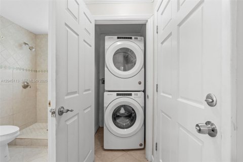 House in Margate, Florida 2 bedrooms, 98.57 sq.m. № 2248611 - photo 3