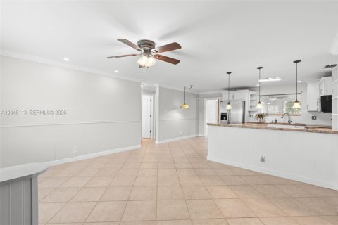 House in Margate, Florida 2 bedrooms, 98.57 sq.m. № 2248611 - photo 17
