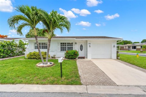House in Margate, Florida 2 bedrooms, 98.57 sq.m. № 2248611