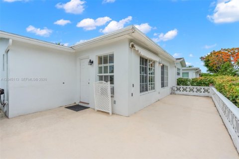 House in Margate, Florida 2 bedrooms, 98.57 sq.m. № 2248611 - photo 24