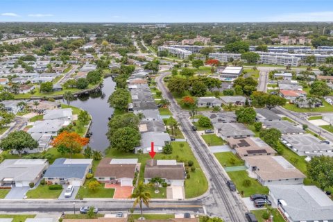 House in Margate, Florida 2 bedrooms, 98.57 sq.m. № 2248611 - photo 26