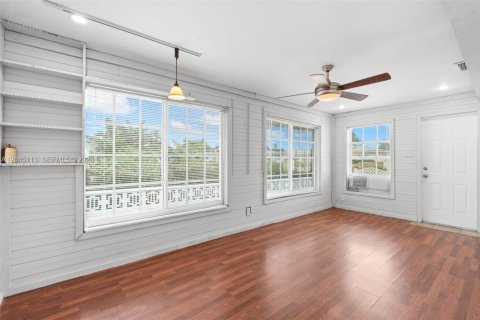 House in Margate, Florida 2 bedrooms, 98.57 sq.m. № 2248611 - photo 10