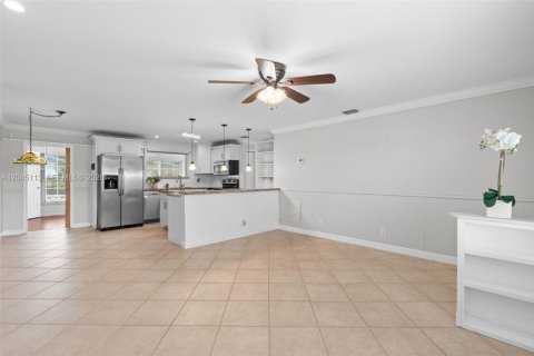House in Margate, Florida 2 bedrooms, 98.57 sq.m. № 2248611 - photo 19