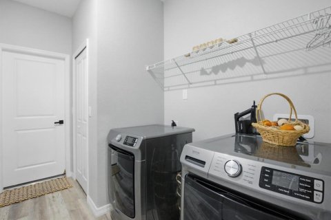 House in Sanford, Florida 3 bedrooms, 135.08 sq.m. № 2410691 - photo 30