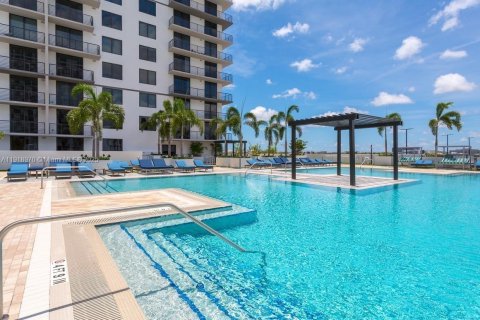 Снять в аренду квартиру в Дорал, Флорида 2 спальни, 98.85м2, № 1973322 - фото 14