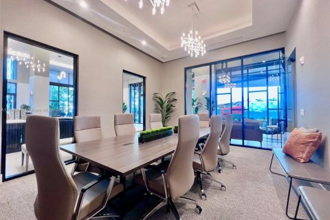 Снять в аренду квартиру в Дорал, Флорида 2 спальни, 98.85м2, № 1973322 - фото 3