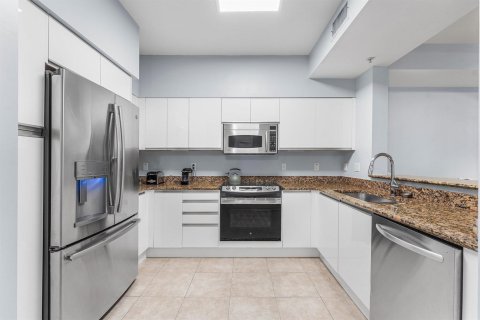 Снять в аренду кондоминиум в Бока-Ратон, Флорида 6 комнат, 126.53м2, № 2083787 - фото 7