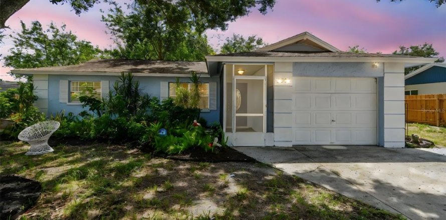 House in Bradenton, Florida 3 bedrooms, 111.48 sq.m. № 1849951