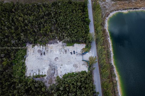 Commercial property in Doral, Florida № 1938258 - photo 10