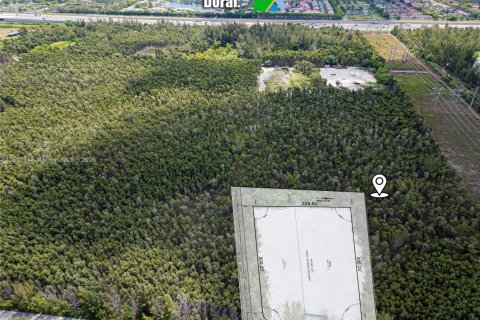 Commercial property in Doral, Florida № 1938258 - photo 6