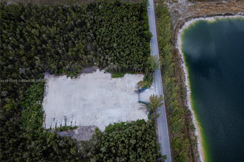 Propiedad comercial en venta en Doral, Florida № 1938258 - foto 5