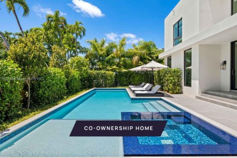 Casa en venta en Miami Beach, Florida, 4 dormitorios, 316.8 m2 № 1836772 - foto 1
