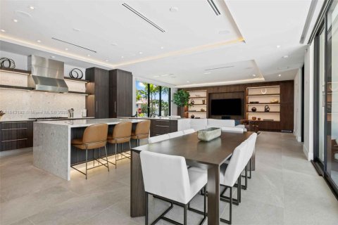 Casa en venta en Miami Beach, Florida, 4 dormitorios, 316.8 m2 № 1836772 - foto 9