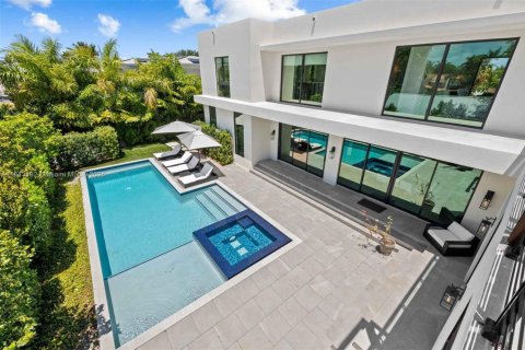 Casa en venta en Miami Beach, Florida, 4 dormitorios, 316.8 m2 № 1836772 - foto 27