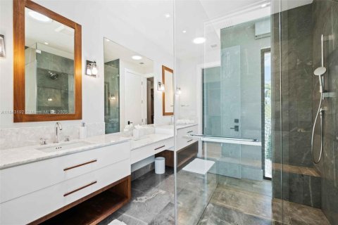 Casa en venta en Miami Beach, Florida, 4 dormitorios, 316.8 m2 № 1836772 - foto 20