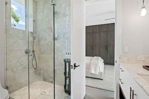 Casa en venta en Miami Beach, Florida, 4 dormitorios, 316.8 m2 № 1836772 - foto 15
